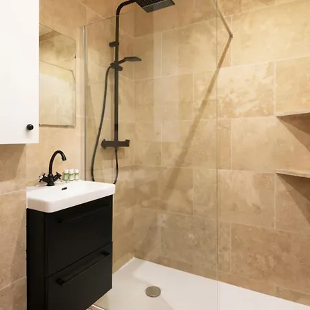 Nid Douillet Aux Portes Du Marais *