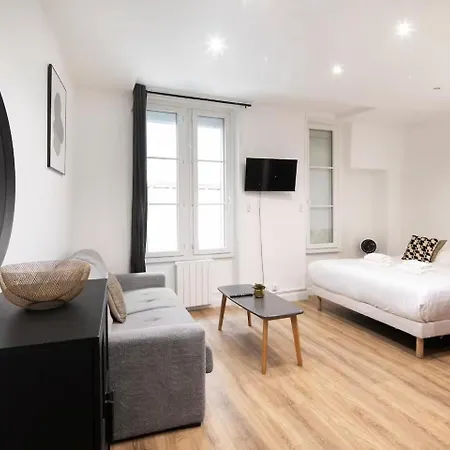 Nid Douillet Aux Portes Du Marais *